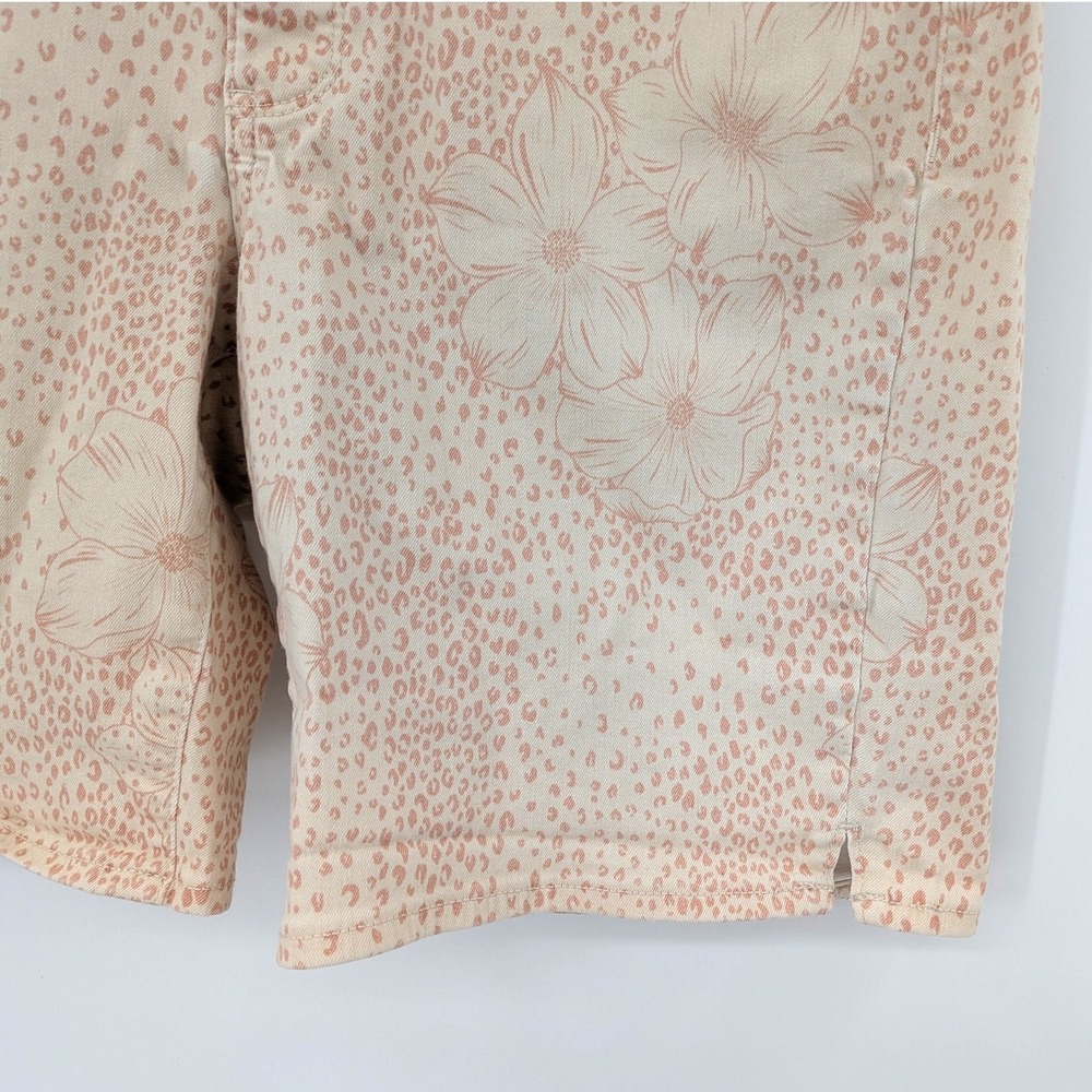 NYDJ Printed Denim Shorts Floral Leopard Mid Rise Stretch Women 14W - Picture 7 of 8